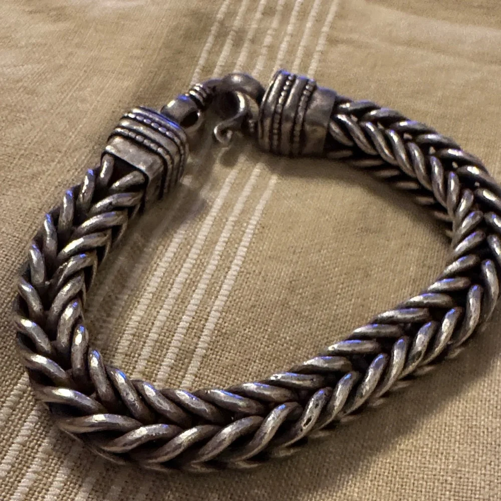 Elegant Silver Women's Bracelet - Picture 5 of 12